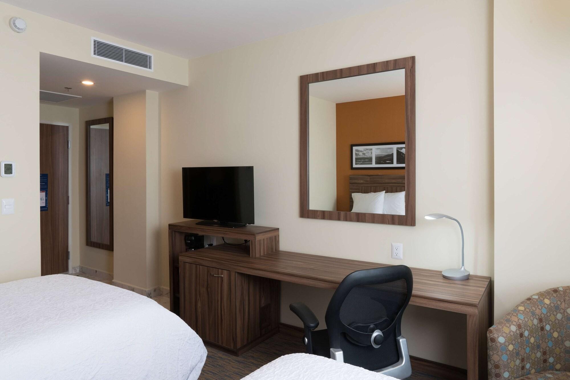 Hampton Inn By Hilton Irapuato Bagian luar foto